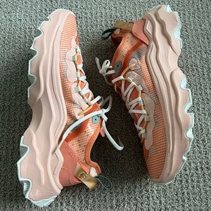 Sorel Kinetic Breakthru Sneakers, size 10